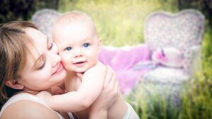 10 Съвета за Първите Дни с Новородено: Пътеводител за Преживяване на Майчинството